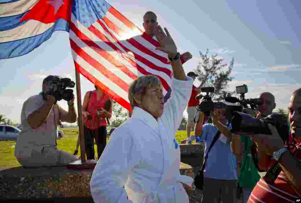 Amerikalik Diana Nyad 64 yoshida Kubadan Florida sohillarigacha suzib borgan. 31-avgust kuni yo&#39;lga chiqqan ayol xavfli suvlardan himoya vositalarisiz, o&#39;zi kechgan. Safar 53 soat davom etgan. 2-sentabr, 2013-yil.