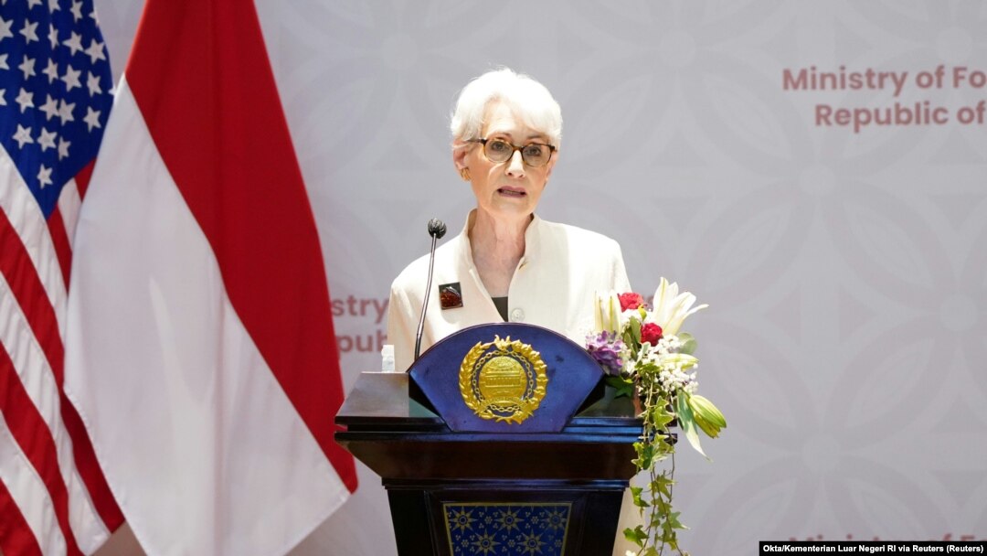 资料照片:美国常务副国务院谢尔曼在访问雅加达期间举行记者会。(2021年5月31日)