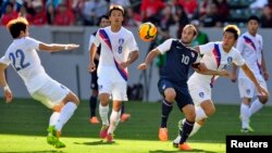 El capitán de la selección estadounidense, Landon Donovan (azul medio), asistirá al tercer y último mundial de su carrera profesional. 