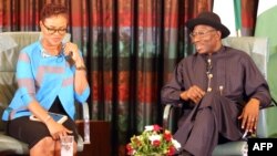 Nigerian President Goodluck Jonathan (R) speaks, flanked by broadcaster and publisher Adesuwa Onyenokwe, during a nationally broadcast interview with journalists in Abuja, Nigeria, Feb. 11, 2015.