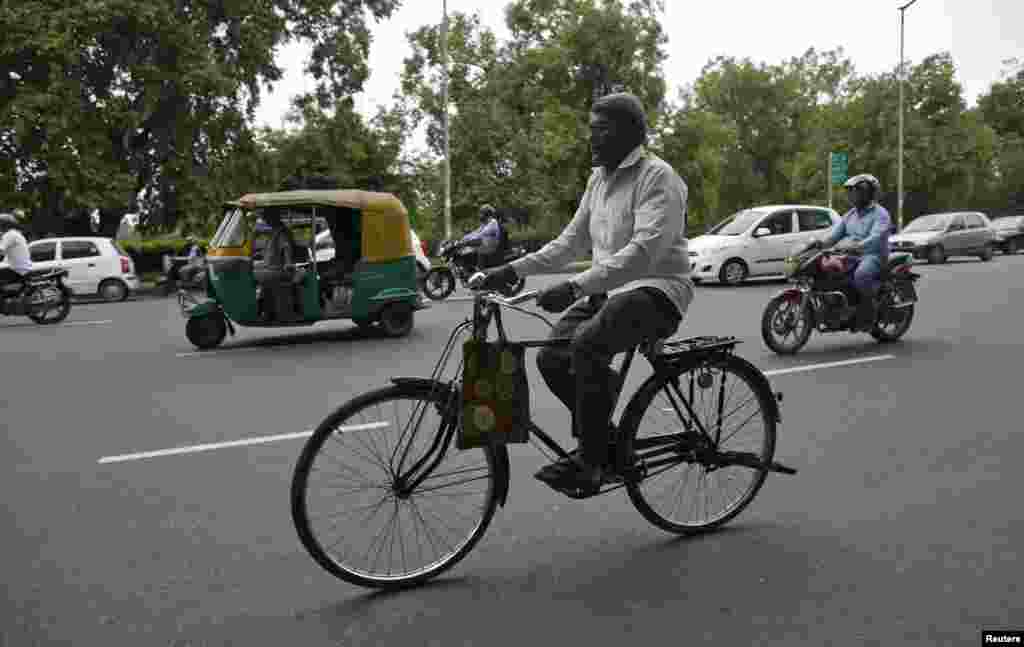 اِس ٹیلی گرام سروس کا آغاز 1850ء میں کلکتہ اور ڈائمنڈ ہاربر کے درمیان تجرباتی بنیاد پر کیا گیا تھا۔