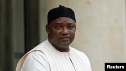 Le président Adama Barrow à l'Elysée, à Paris, France, le 15 mars 2017.