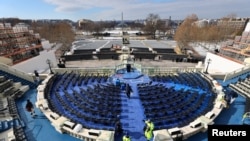 A tomada de posse de Trump está a ser transferida para dentro de casa devido às temperaturas perigosamente baixas previstas para segunda-feira, em Washington