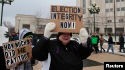 Members of the Green Party rally in support of continuing the recount of the U.S. presidential ballots in Lansing, Michigan, Dec. 8, 2016.