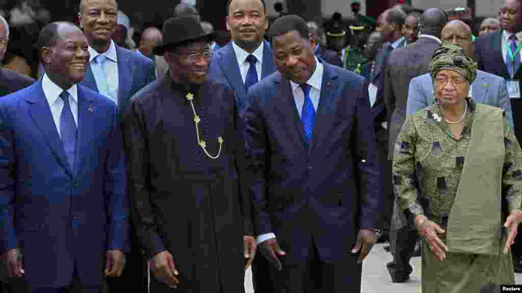 Ivory Coast&#39;s President Alassane Ouattara (L), Nigeria&#39;s President Goodluck Jonathan (2nd L), Benin&#39;s President Thomas Yayi Boni and Liberia President Ellen Johnson Sirleaf (R) are pictured at the 43rd ECOWAS meeting in Abuja.