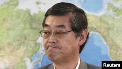 Japanese Foreign Ministry's Press Secretary Yutaka Yokoi listens to a reporter's question during a regular news conference at the Foreign Ministry in Tokyo, June 29, 2012.