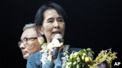 Burma's pro-democracy leader Aung San Suu Kyi delivers a speech to supporters at the headquarters of her National League for Democracy Party in Yangon, Burma, 14 Nov 2010