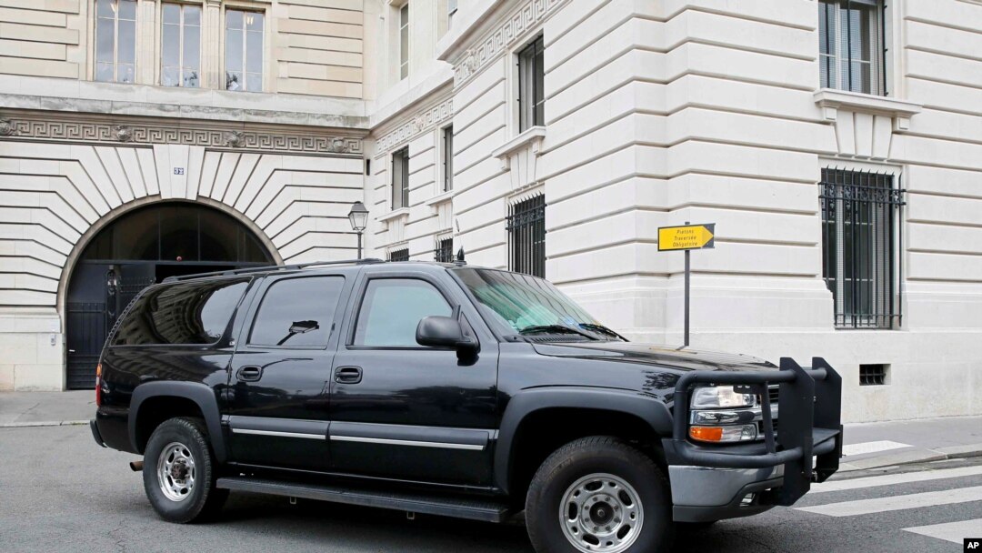A vehicle believed to transport Paris attacks suspect Salah Abdeslam after his first hearing before French judges departs the courthouse in Paris, France, May 20, 2016. 