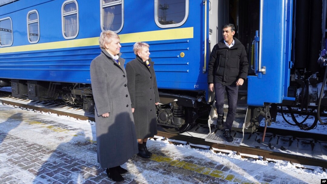Риши Сунак прибывает в Киев, Украина, 12 января 2024 года.