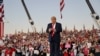 El presidente Donald Trump protagonizó un mitin de campaña en Sanford, Florida, el 12 de octubre de 2020.