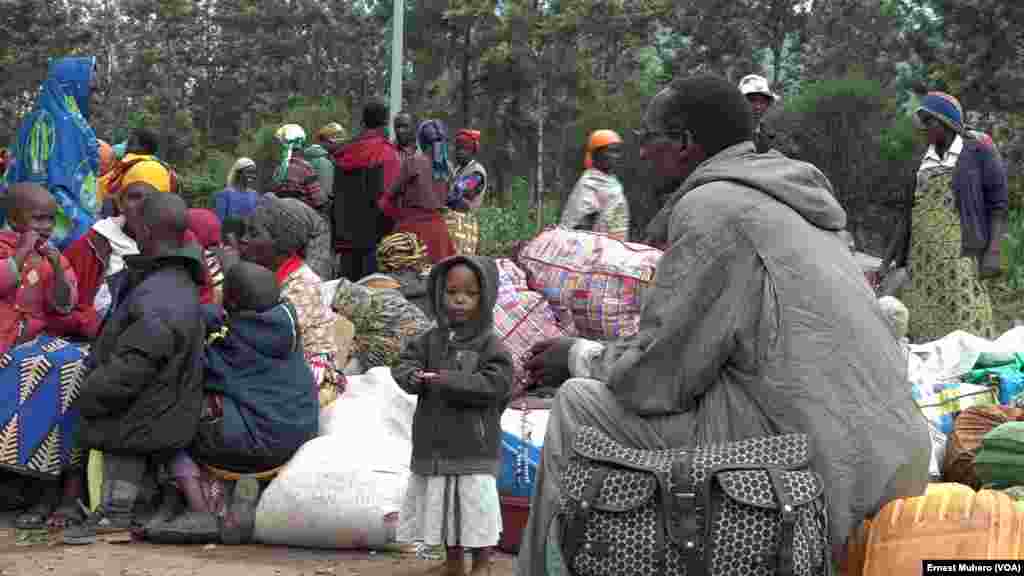 Des réfugiés burundais membres de la secte Euzebiya à Bugarama, district de Rusizi, Rwanda, 8 mars 2018. (VOA/Ernest Muhero)