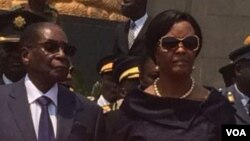 UMongameli Robert Mugabe lomkakhe, uNkosikazi Grace Mugabe.