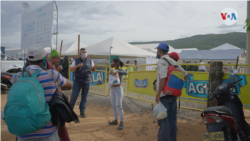 Migrantes venezolanos llegan a Cúcuta, Colombia, donde son asistidos por un mecanismo que lidera la gobernación del Norte de Santander. [Foto: Hugo Echeverry y Heider Logatto/VOA]