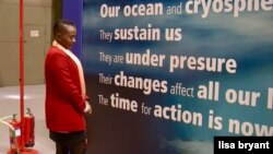 Marine biologist Lara Muaves helps Mozambican communities adopt sustainable fishing practices. (L. Bryant/VOA)
