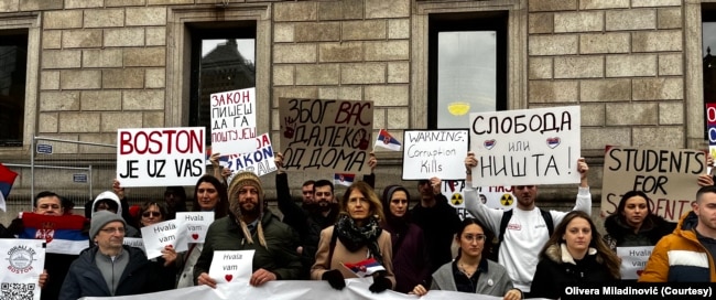 Okupljeni na protestu u Bostonu, 1. mart 2025.