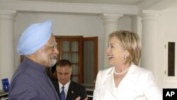 US Secretary of State Hillary Clinton and India's Prime Minister Manmohan Singh (file photo)