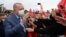 Sazlıdere Köprüsü'nün temel atma töreninden önce halkı selamlayan Cumhurbaşkanı Recep Tayyip Erdoğan