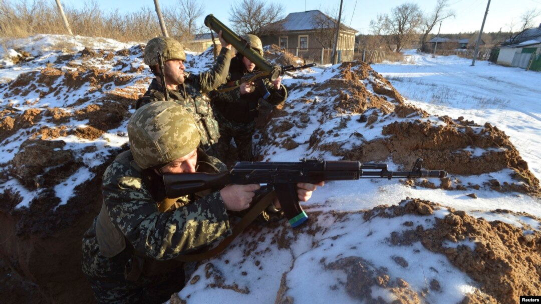 Ukraina askarlari Luganskda, 24-yanvar, 2015-yil