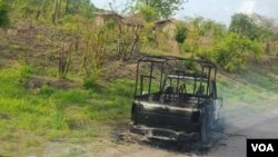 Moçambique, carro da polícia incendiado em Sofala