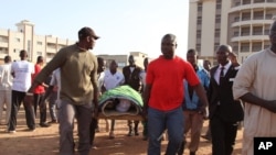 El pasado 20 de noviembre se produjo un ataque a un lujoso hotel que dejó un saldo de 20 muertos en Mali y las autoridades han detenido a dos sospechosos.