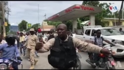 Jounalis Uly Destiné depoze yon plent kont yon group Polisye ki te atake l semen pase a