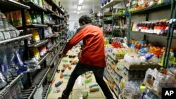 Gurbeer Singh ariko aregeranya ibidandazwa mu manganzine yiwe yitwa7-Eleven, inyuma y'aho bisanzarijwe na kinyamagigima, kw'igenekerezo rya 24 ry'ukwezi kw'umunani, mu mwaka w' 2014.