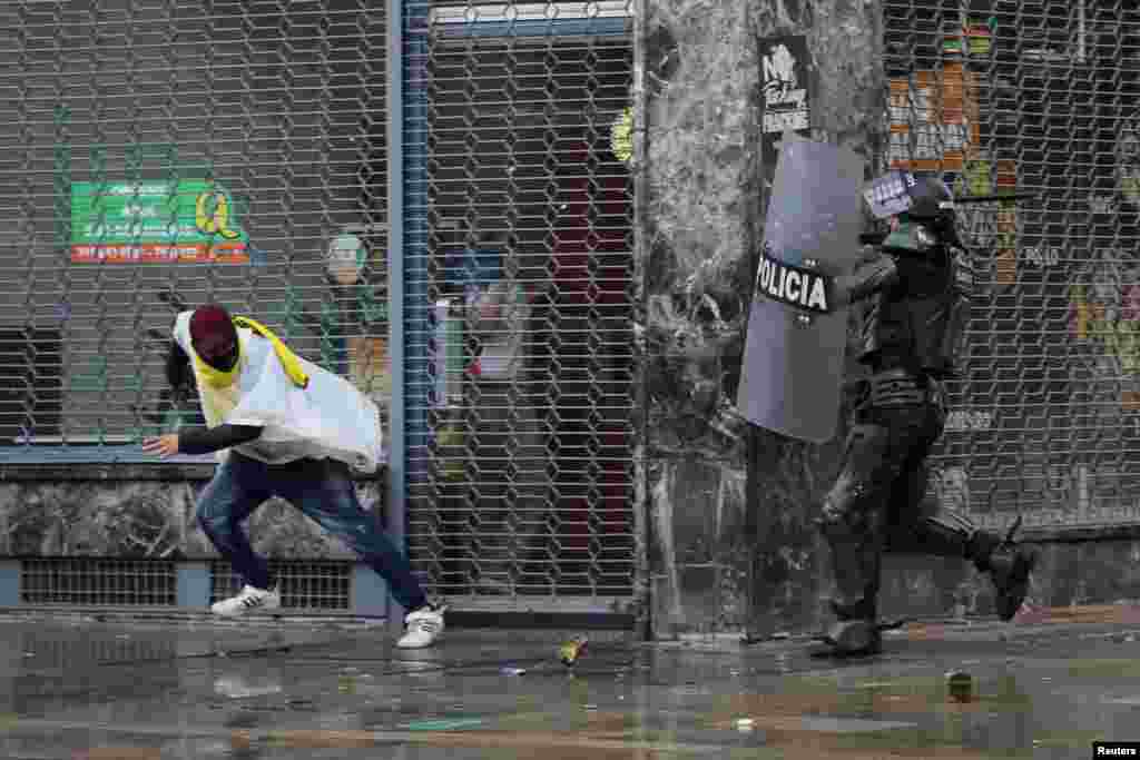 El Comit&#233; Nacional de Paro manifest&#243; su decisi&#243;n de seguir en el paro y expuso los temas que se debe estudiar con el Gobierno, como el retiro de un proyecto de ley de la salud y el fortalecimiento de una masiva vacunaci&#243;n.