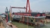 中國官媒央視播放中國第三艘航空母艦福建艦下水儀式的新聞。（2022年6月17日）