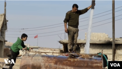 After the main water station in Kobani, Syria, was targeted, the city and its countryside were left without drinking water. Residents are getting water from wells and doctors are warning of an outbreak of diseases.