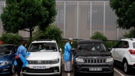 In this file photo, medical technicians administer COVID-19 swab tests at a drive-through testing site at Wits University, Braamfontein, Johannesburg, South Africa, Jan. 5, 2021. (AFP)