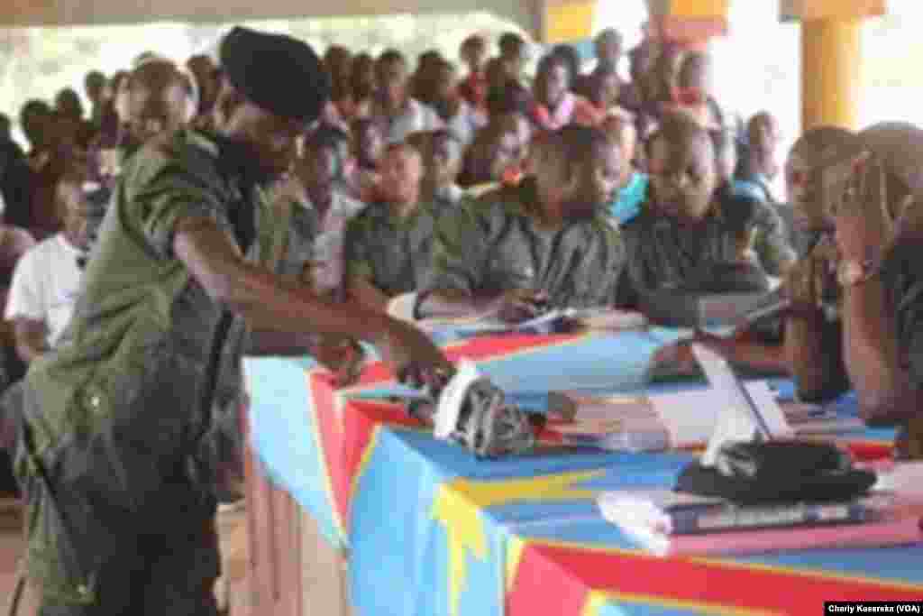 Lors du procès des rebelles présumés ADF, à Beni, RDC, le 24 août 2016. (VOA/Charly Kasereka)