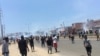 Polícia usa gás lacrimonégo para dispersar manifestantes em Luanda, Angola