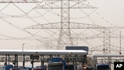 Trucks arrive at the water filling station of an aluminum smelting plant to get fresh water distilled from Gulf seawater in Dubai, United Arab Emirates (File Photo).