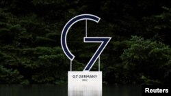 Знак G7 на саміті лідерів "Групи семи" у Німеччині в червні 2022 року