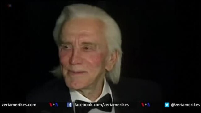 Kirk Douglas, legjenda e Hollivudit vdes në moshën 103 vjeçare
