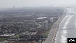 Tumpahan minyak di pantai pesisir Teluk Meksiko di negara bagian Texas (foto: dok).