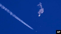 Avioni amerikan F-22 duke goditur balonën kineze pranë bregut të Karolinës së Jugut