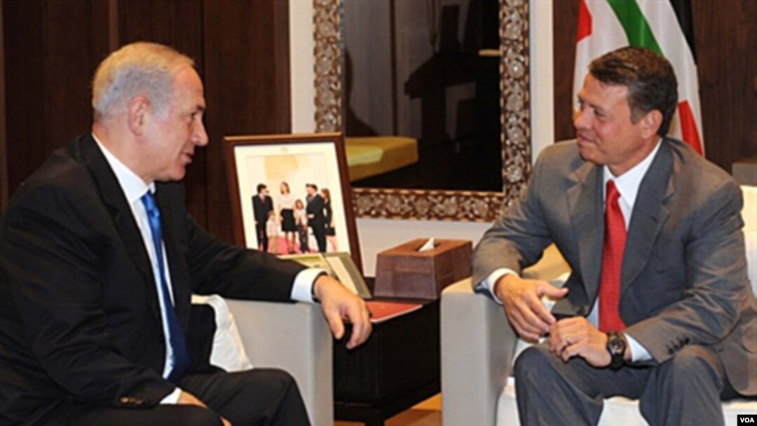 PM Benjamin Netanyahu saat bertemu Raja Abdullah II di Amman, Yordania untuk membahas perdamaian dengan Palestina.