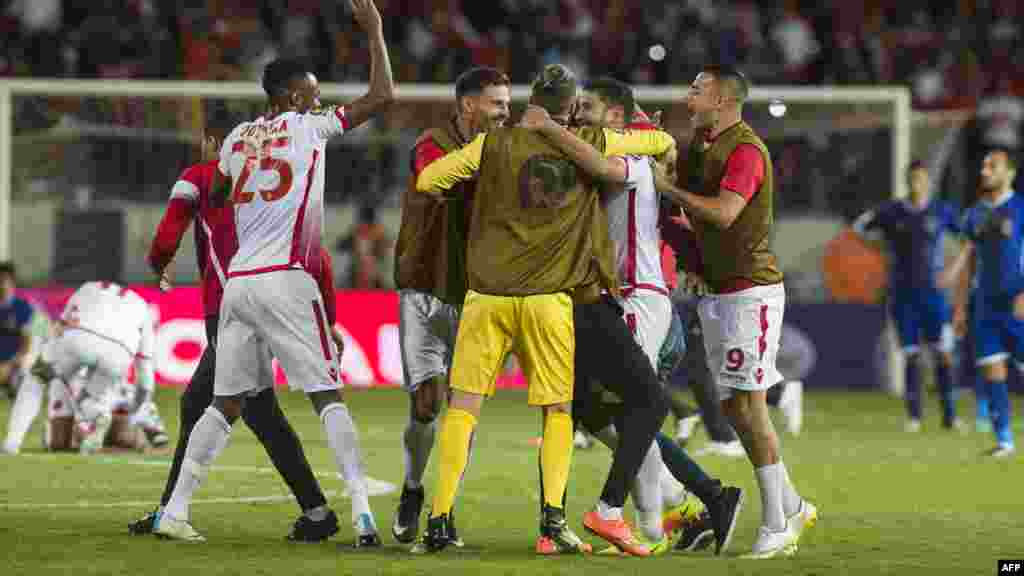 Les joueurs du Wydad Casablanca célèbrent leur victoire après avoir battu leur dernier match de football de la Ligue des champions de la CAF, le 4 novembre 2017.