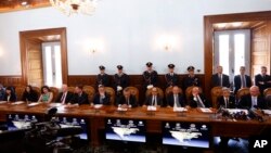 Italian and US officials attend a joint Italian-U.S. news conference in Rome, May 7, 2015.