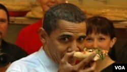 Pizza menjadi salah satu makanan kegemaran Presiden Obama. Di saat berlangsungnya kampanye, makanan seperti pizza dan burger sudah menjadi bagian dari acara temu muka masyarakat setempat.