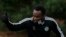 Michael Essien jouant pour Chelsea, à Stoke D'Abernon, au sud de Londres, le 25 novembre 2013.