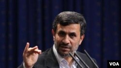 Presiden Iran Mahmoud Ahmadinejad melakukan pengurangan jumlah menteri di kabinetnya.