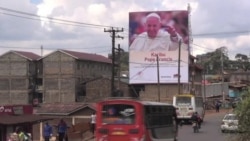 Kenianos confeccionan vestiduras del Papa