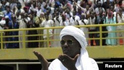 Muslims pray for peace during a rally at the March 26 stadium in Bamako, Mali August 12, 2012.