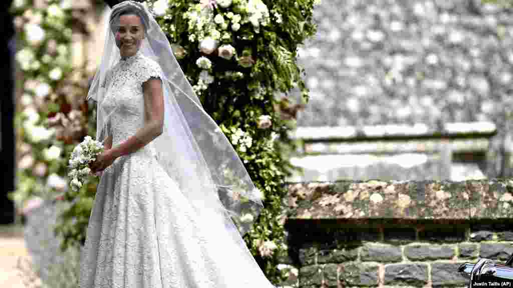 Вартість весільної сукні, за повідомленнями, перевищує півсотні тисяч доларів