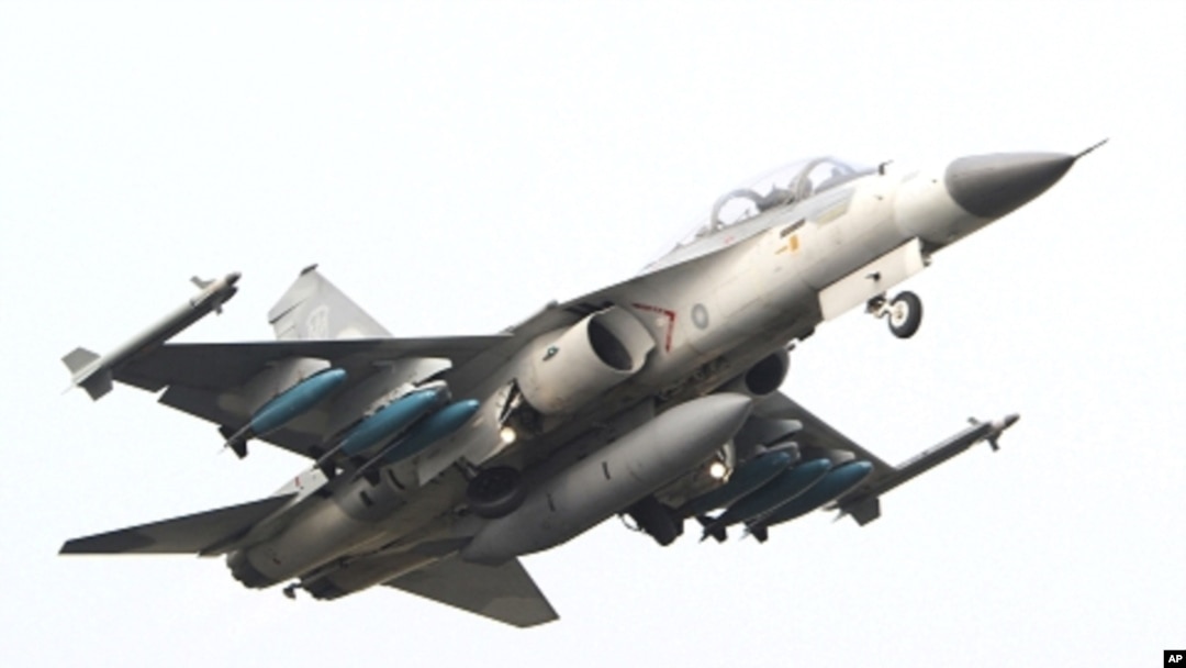 Taiwan air force IDF fighter jet scrambles from a highway during the Hanguang air force drill in Madou, Tainan city, south of Taiwan, April 12, 2011.