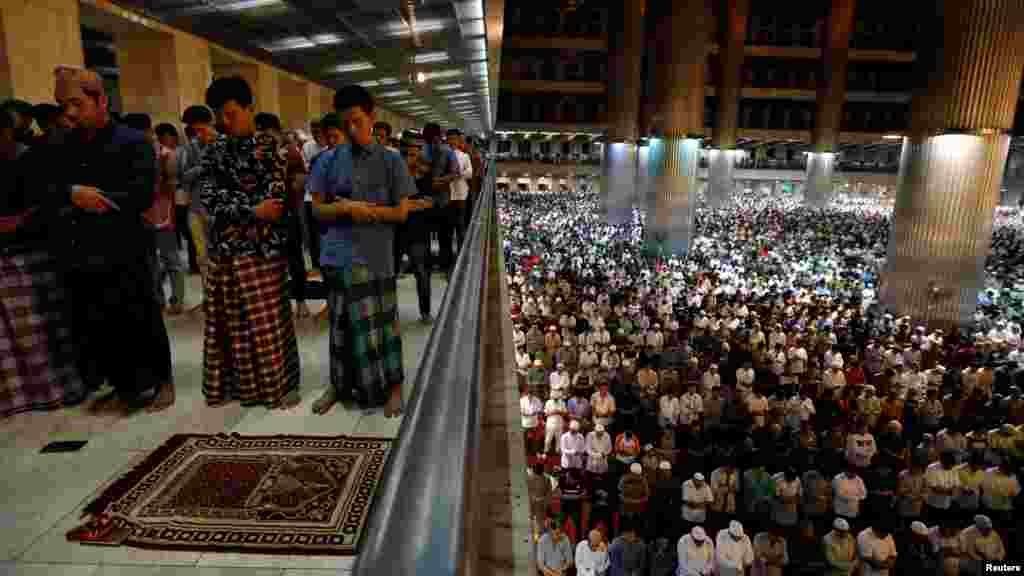 Sallar Taraweeh a Masallacin Istiqlal, Jakarta.