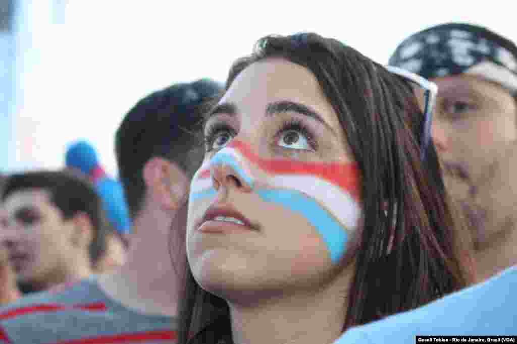 Más de 90 mil estadounidenses invadieron Brasil para apoyar a su selección durante el Mundial de Brasil. Durante cada partido, demostraron su pasión por el fútbol y su apoyo incondicional a su equipo. [Fotos: Gesell Tobías, VOA]