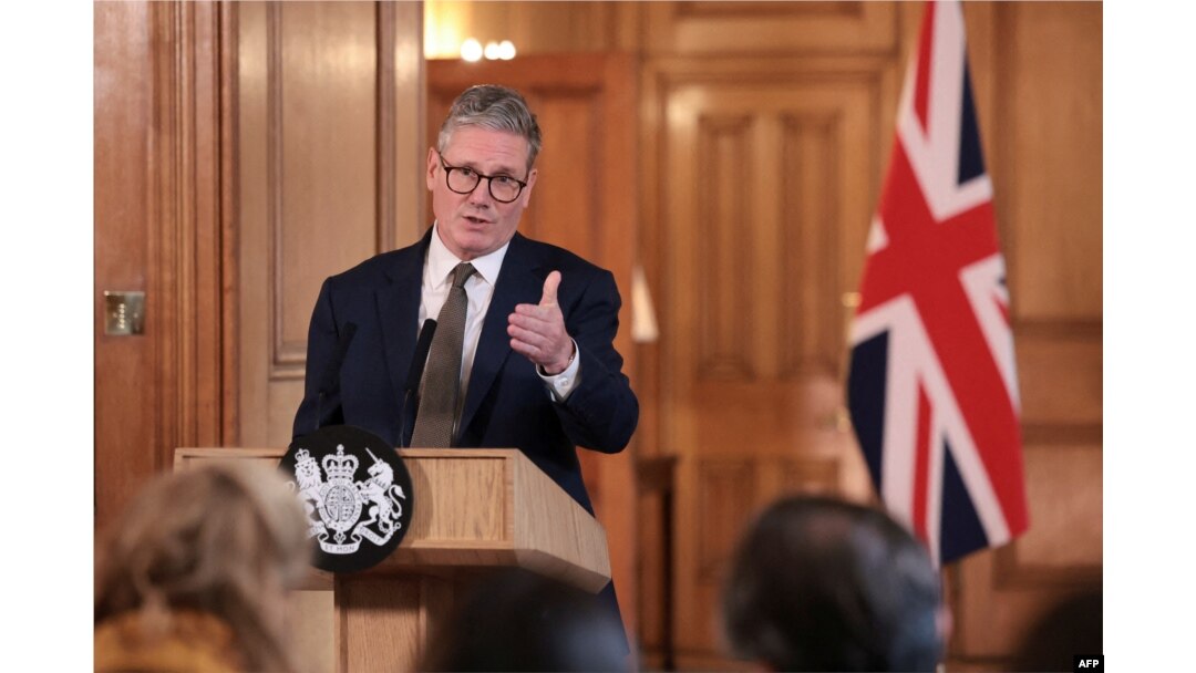 2024年7月6日英国首相斯塔默伦敦唐宁街举行新闻发布会